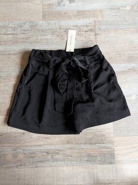 NWT Francesca’s Mi Ami Black Tie-Front Shorts – Girls Size 8